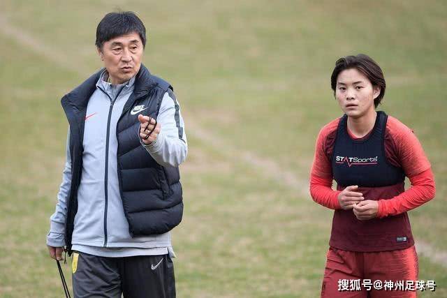 世界超级摩托车锦标赛匈牙利站：张雪机车两回合正赛共获一冠