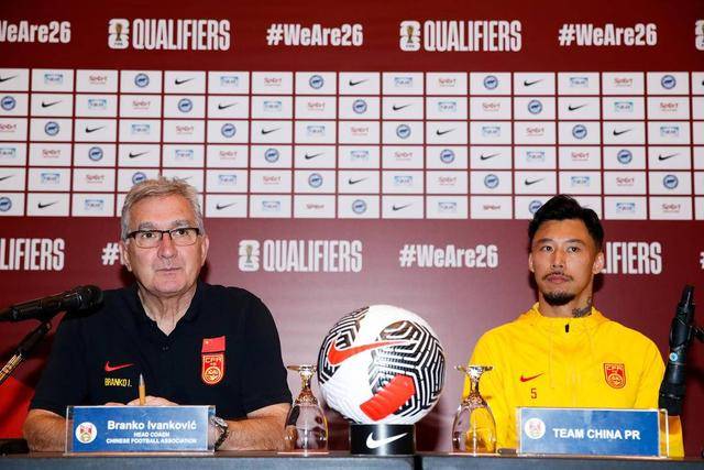 欧洲金靴实时榜单：莱万领跑 萨拉赫位列次席