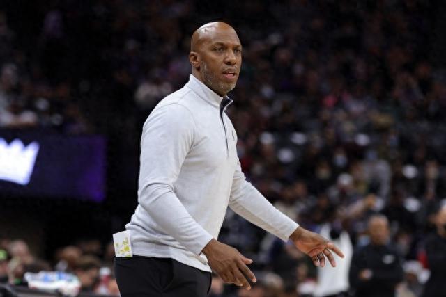 王哲林伤愈回归已恢复训练 明晚复出对战同曦